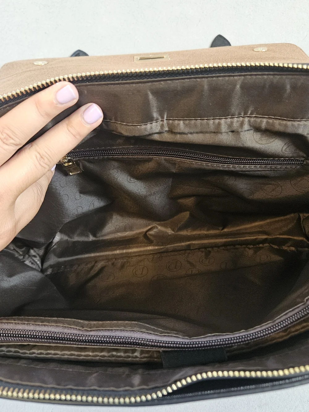 EaseGave Saffiano Leather 15.6